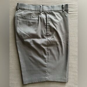 Men’s Nike Dri-fit, standard fit golf shorts